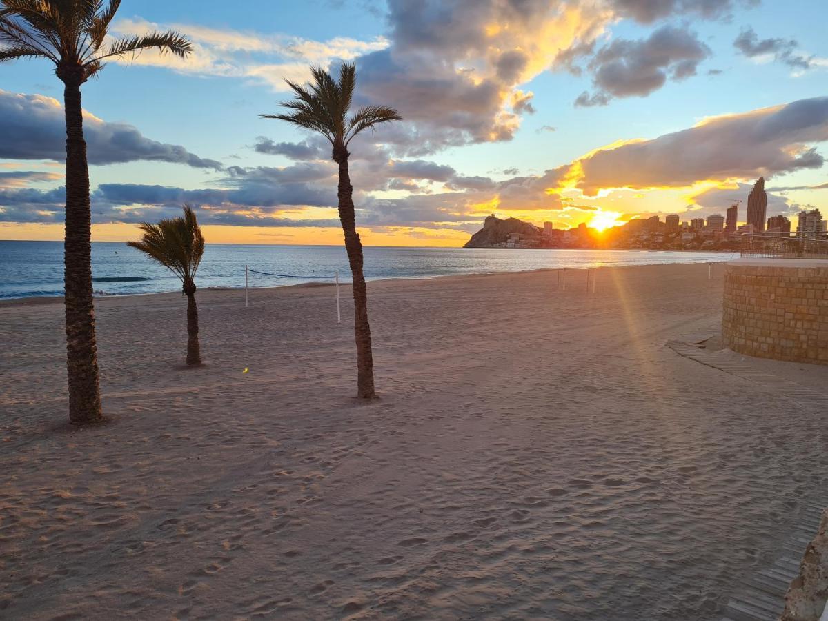 Sunny Morning Of Costa Blanca - Sunset Waves Benidorm Apartment Bagian luar foto